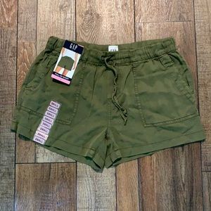 Gap pull on shorts NWT